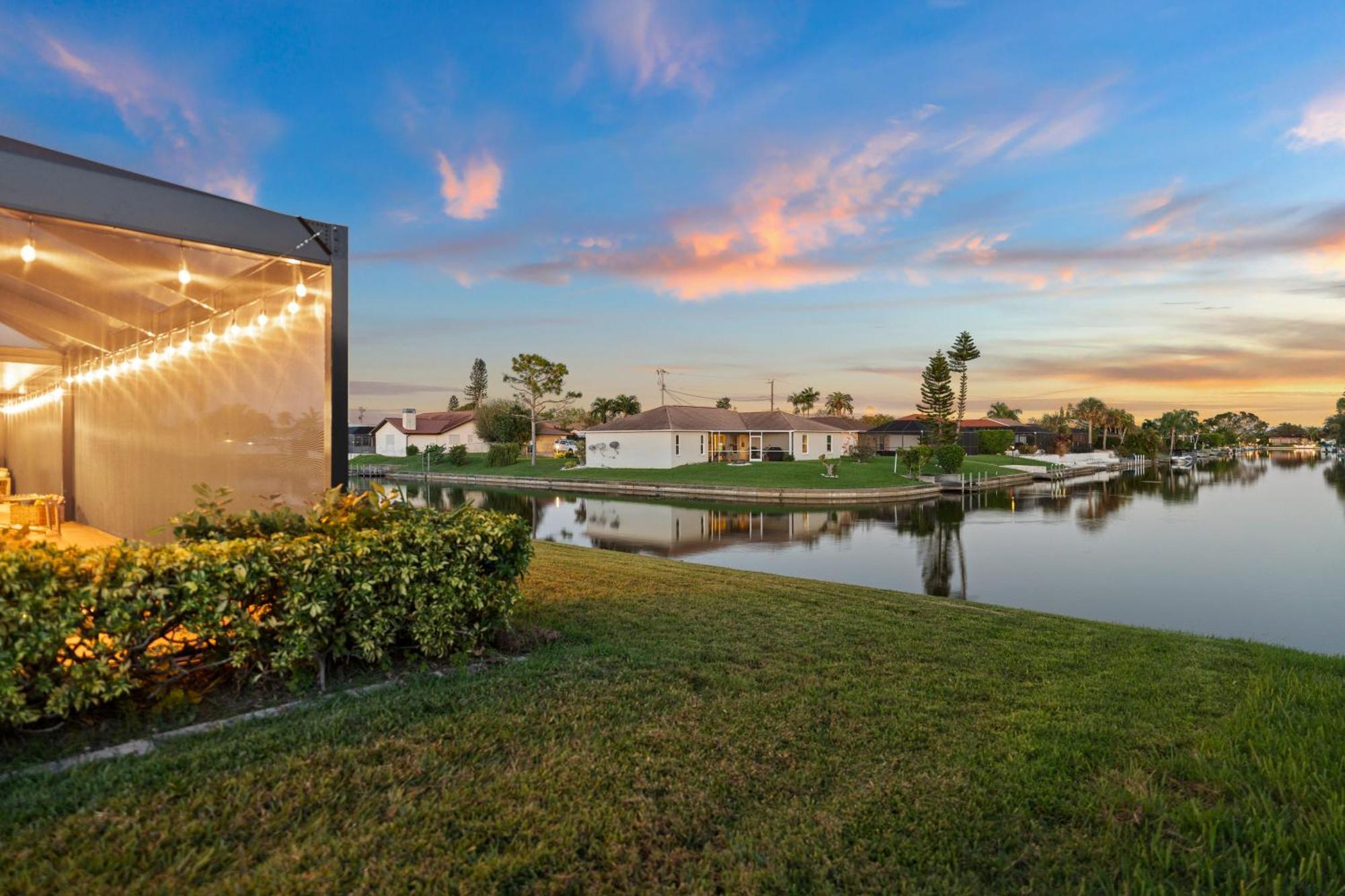 Serenity Waterfront Villa With King Suite, Private Pool, Great Lanai Enclosure And Long Water Views Cape Coral Exterior photo