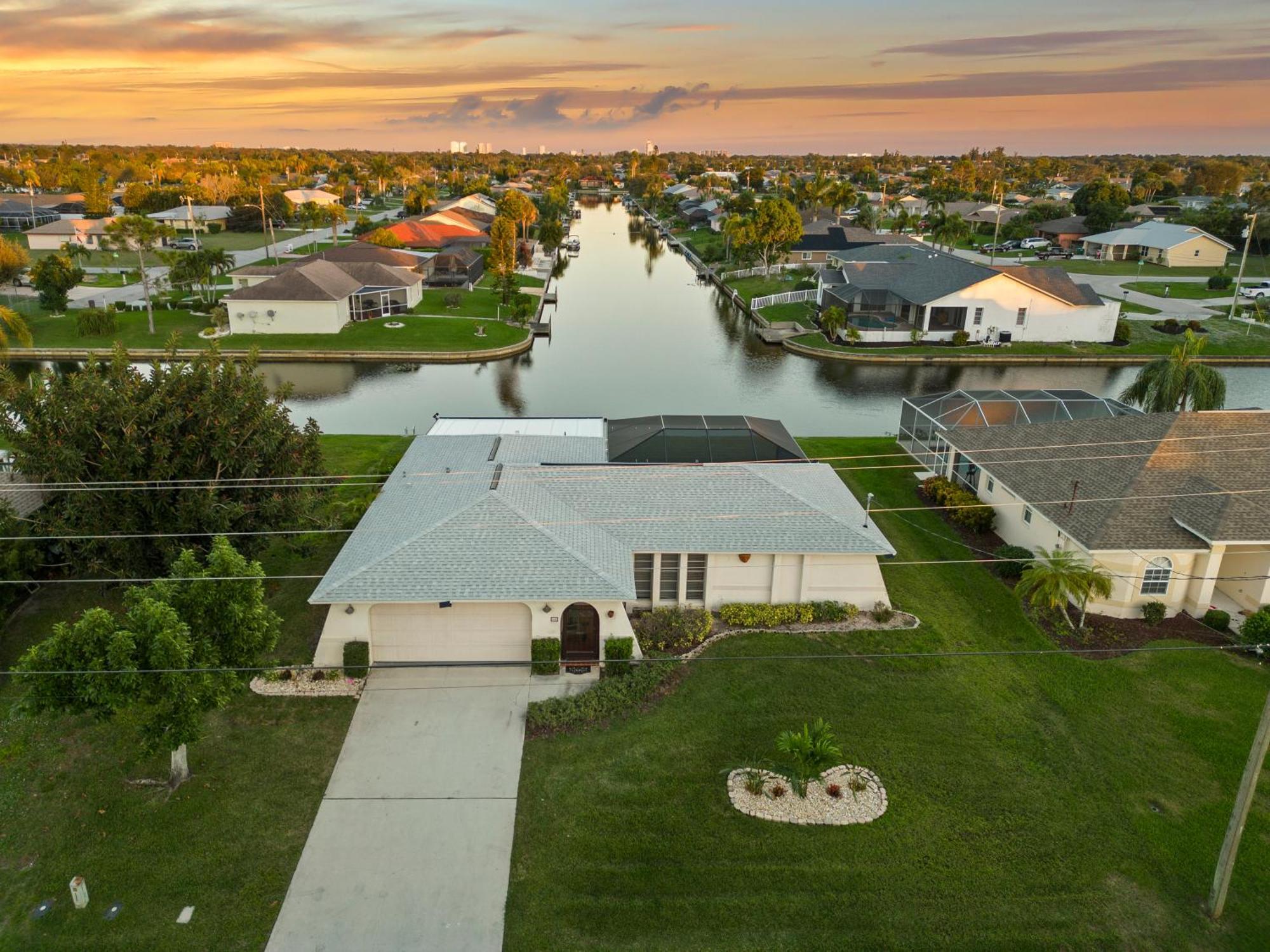 Serenity Waterfront Villa With King Suite, Private Pool, Great Lanai Enclosure And Long Water Views Cape Coral Exterior photo